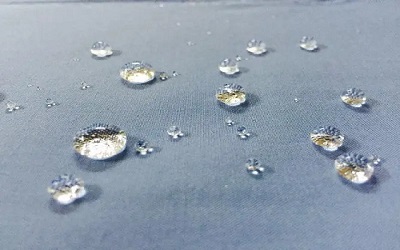 Poliuretano à base de água em aplicações de impermeabilização têxtil