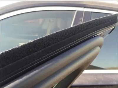 Adesivo de poliuretano à base de água para revestimento de carpetes em vedações automotivas